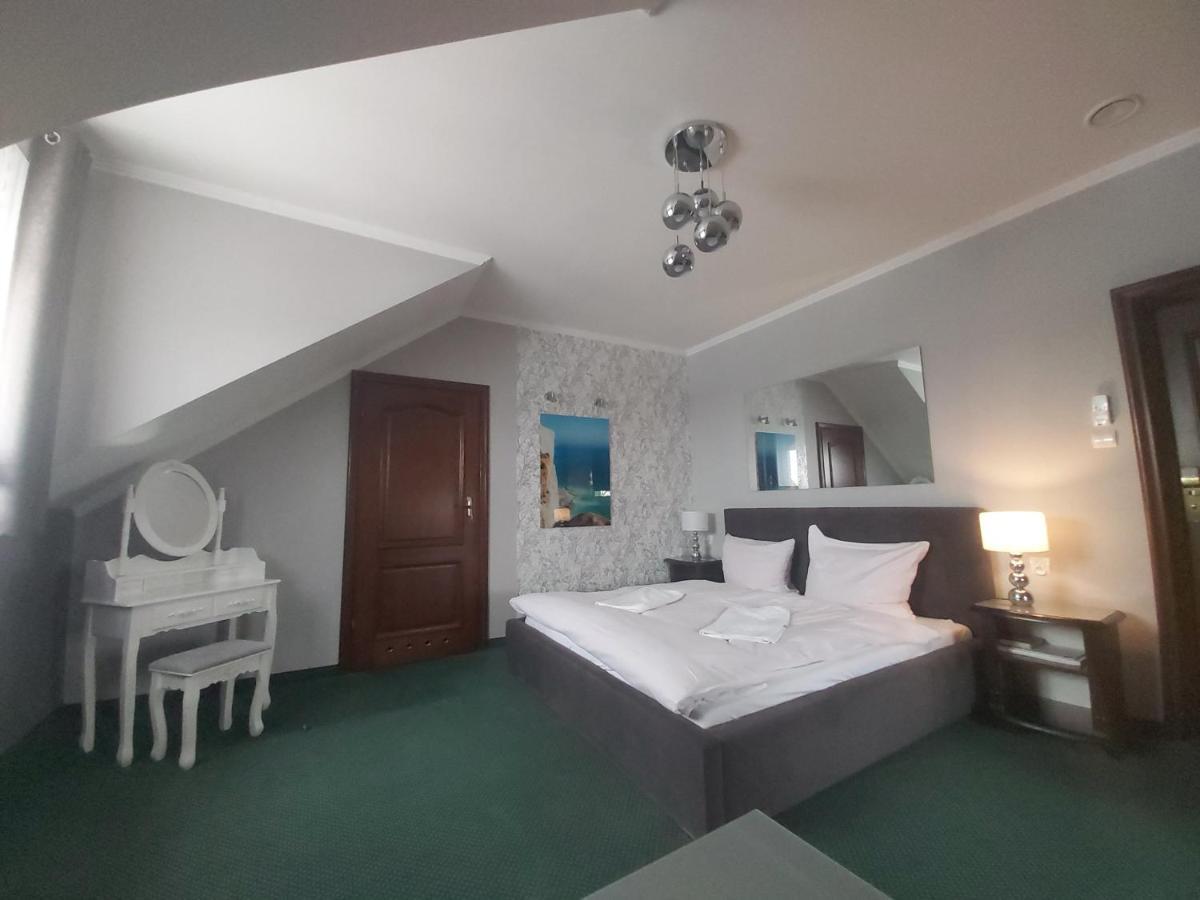 Hotel Fox Wolbórz 외부 사진