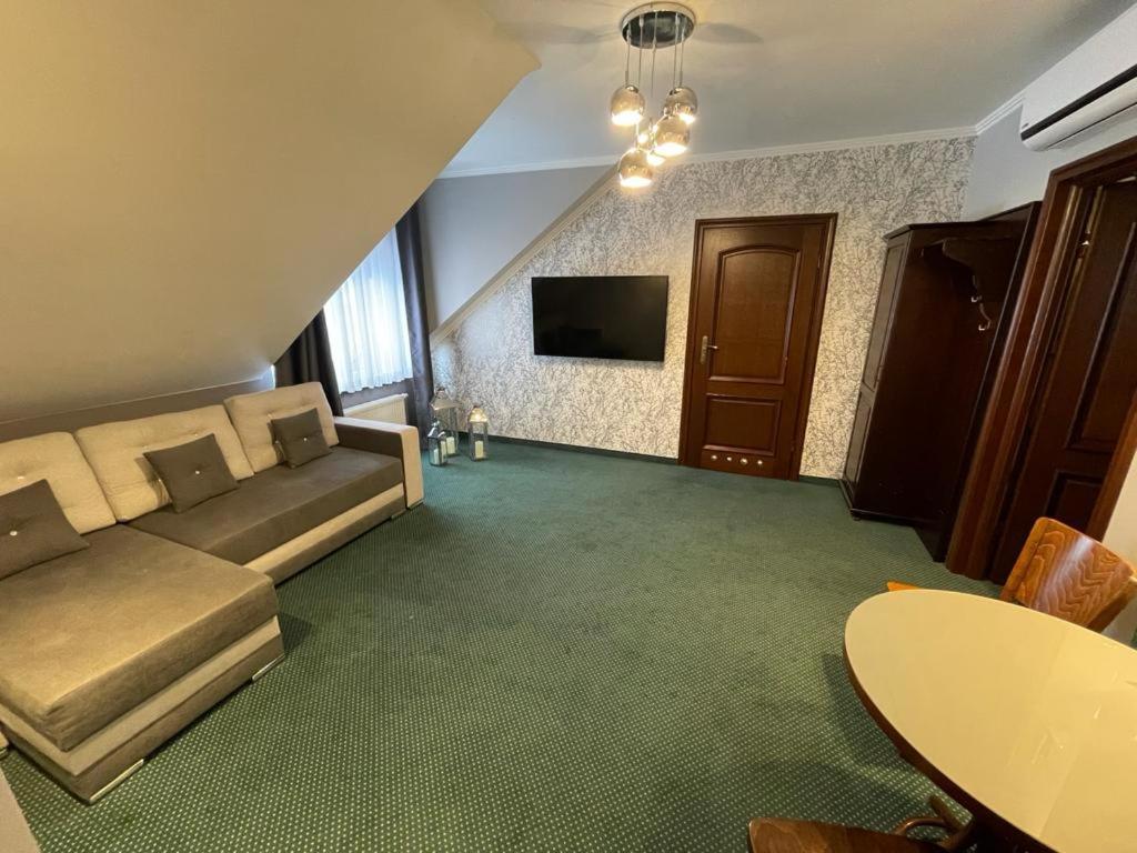 Hotel Fox Wolbórz 외부 사진