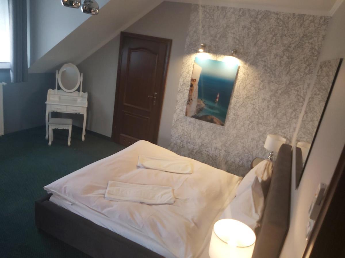 Hotel Fox Wolbórz 외부 사진