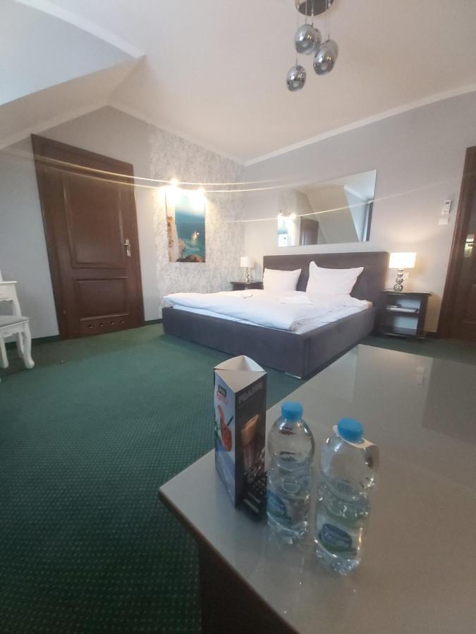 Hotel Fox Wolbórz 외부 사진