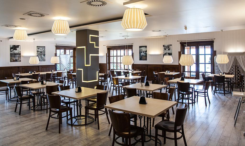 Hotel Fox Wolbórz 외부 사진