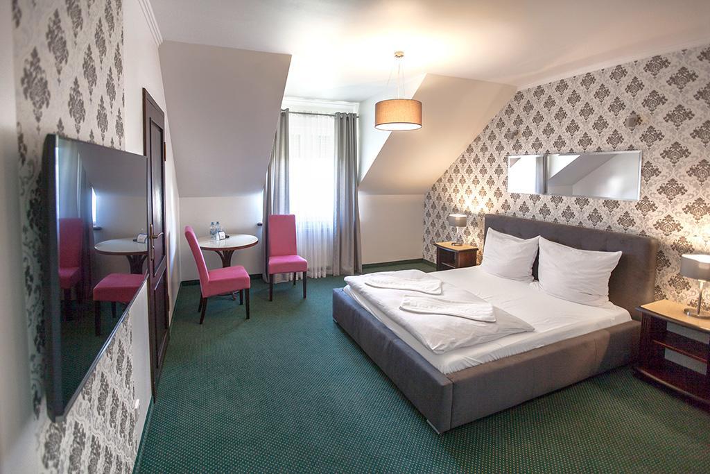 Hotel Fox Wolbórz 외부 사진