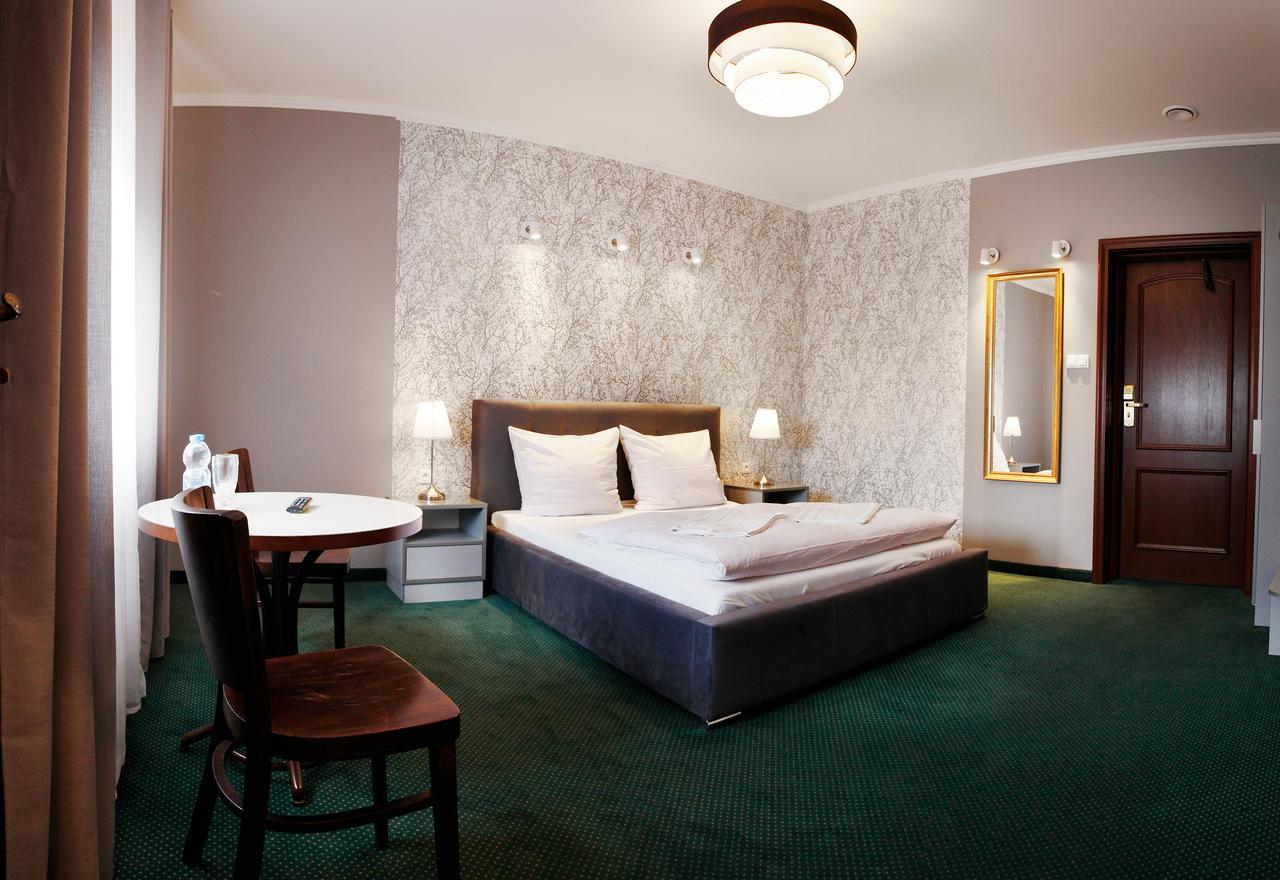 Hotel Fox Wolbórz 외부 사진