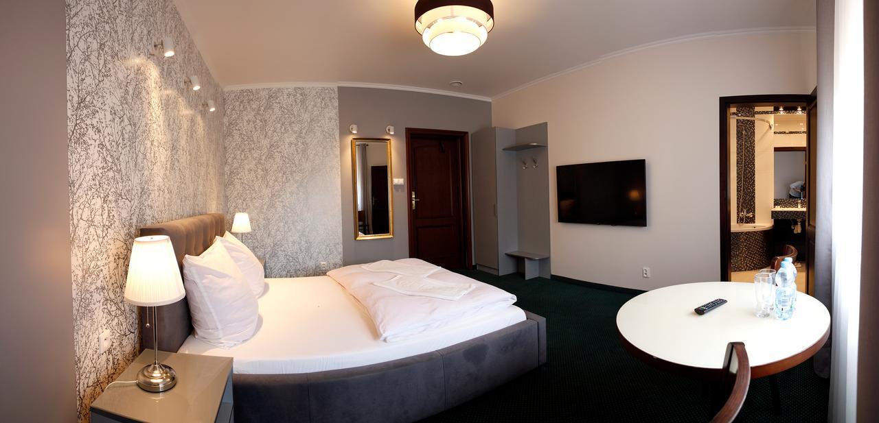 Hotel Fox Wolbórz 외부 사진