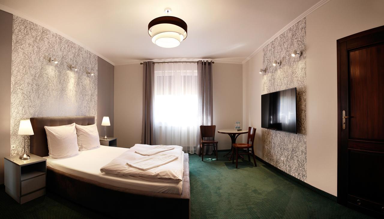 Hotel Fox Wolbórz 외부 사진