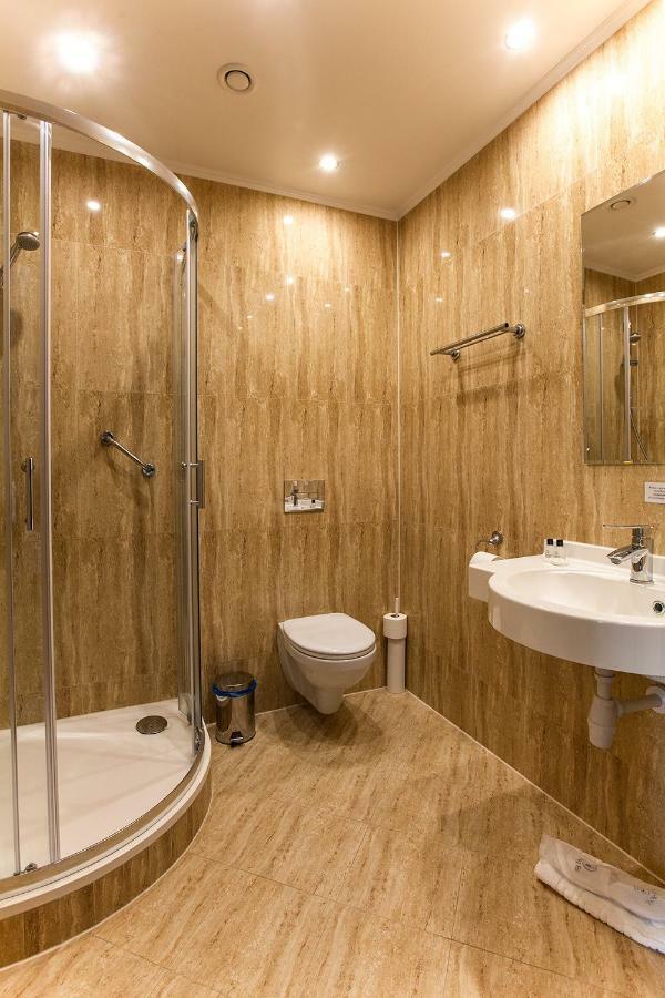 Hotel Fox Wolbórz 외부 사진