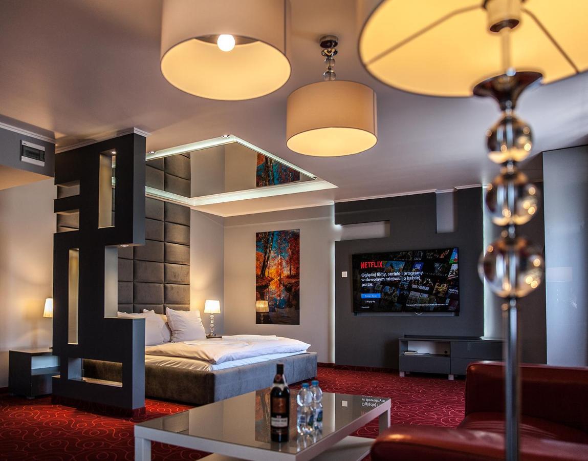 Hotel Fox Wolbórz 외부 사진