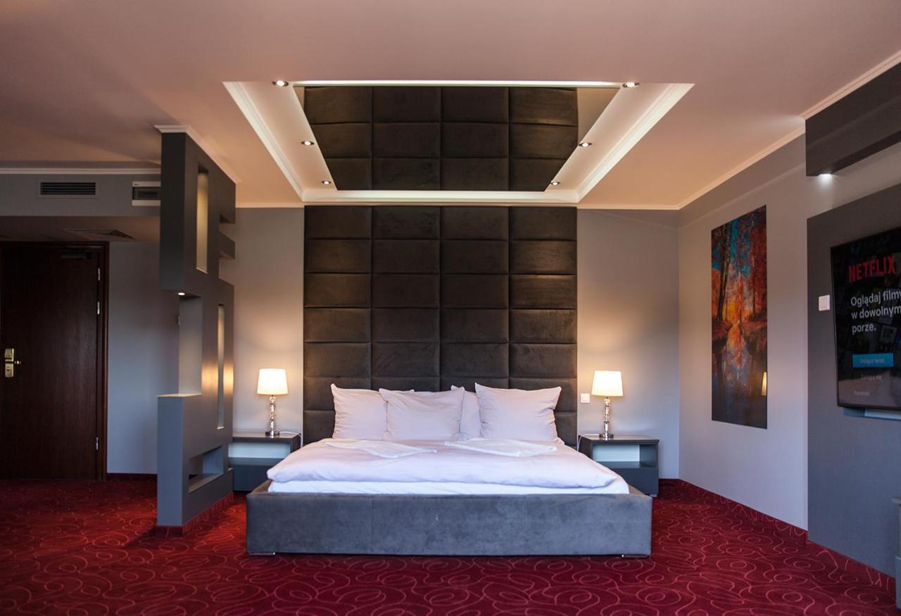 Hotel Fox Wolbórz 외부 사진