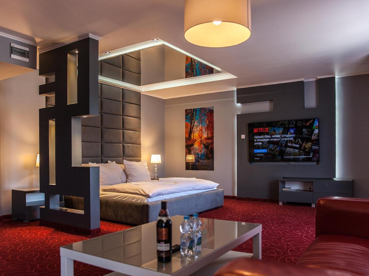 Hotel Fox Wolbórz 외부 사진